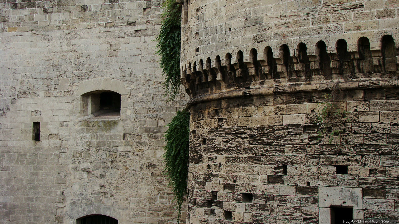 Замок (Castello Aragonese) Таранто, Италия