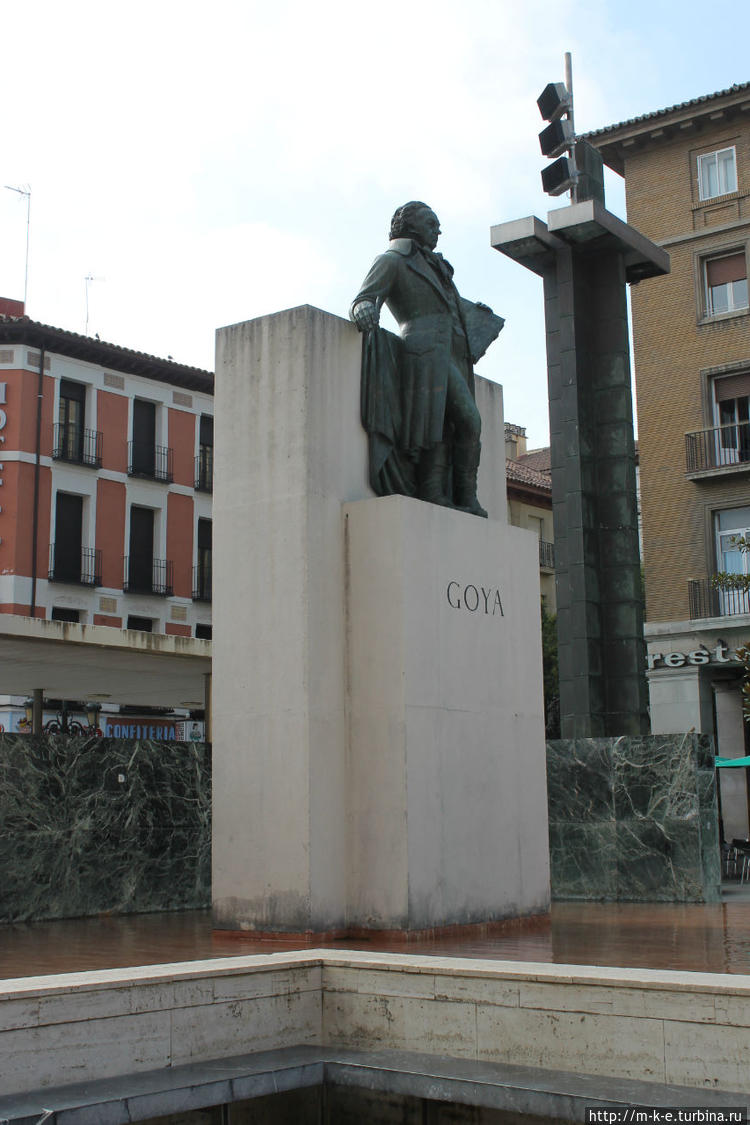 Памятник Франсиско де Гой
