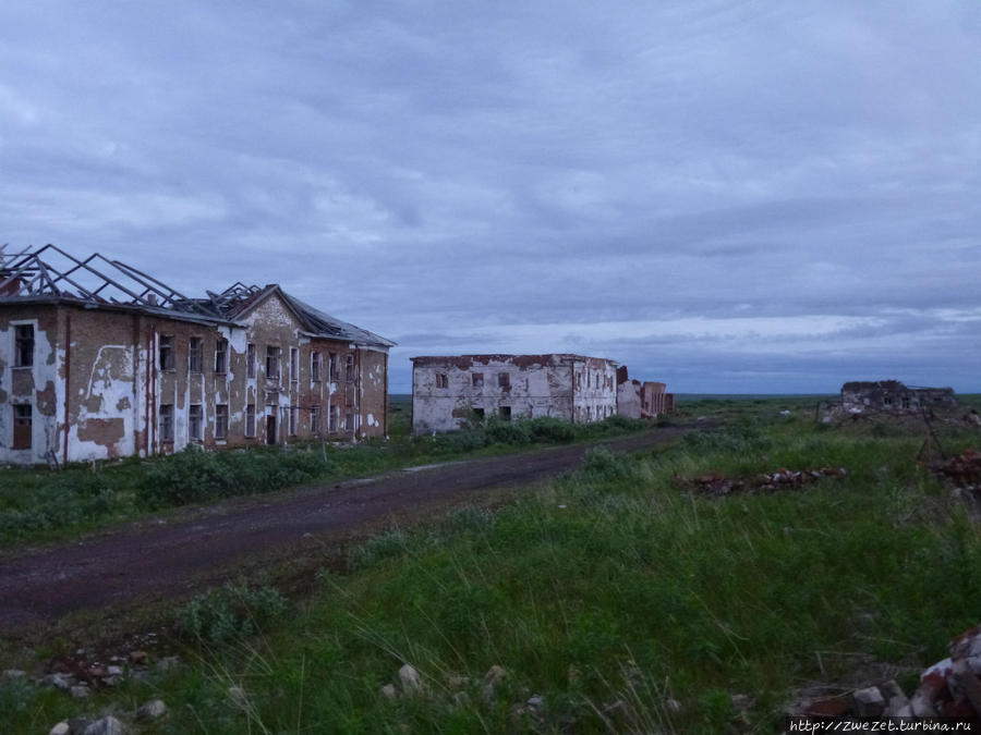 В долине Мертвецов Хальмер-Ю, Россия