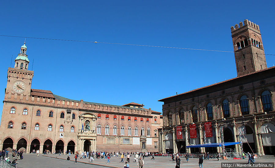 Главная площадь Болоньи — Piazza Maggiore. Это пульсирующее сердце города. Болонья, Италия