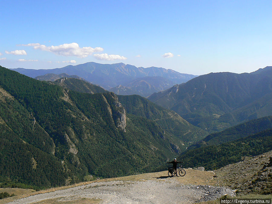 А-а, здравствуйте горы во-от такой вышины, ширины. Вообщем, здрасте. А-а, здравствуйте горы во-от такой вышины, ширины. Вообщем, здрасте.