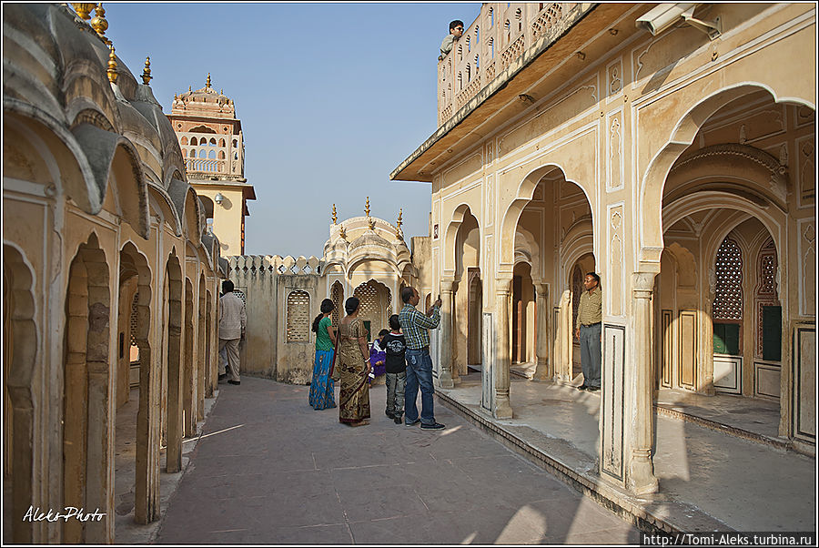 В лабиринтах дворцового комплекса...
* Джайпур, Индия
