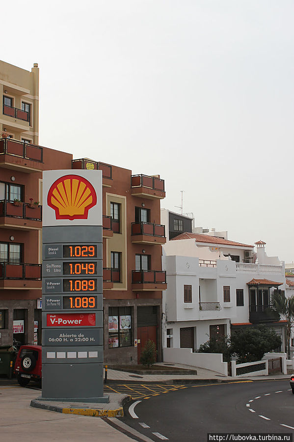 Стоимость бензина  на Канарах в Феврале 2013г. Икод-де-лос-Винос, остров Тенерифе, Испания