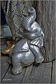Слон — главный мотив всех сувениров, он — везде и всюду...
*