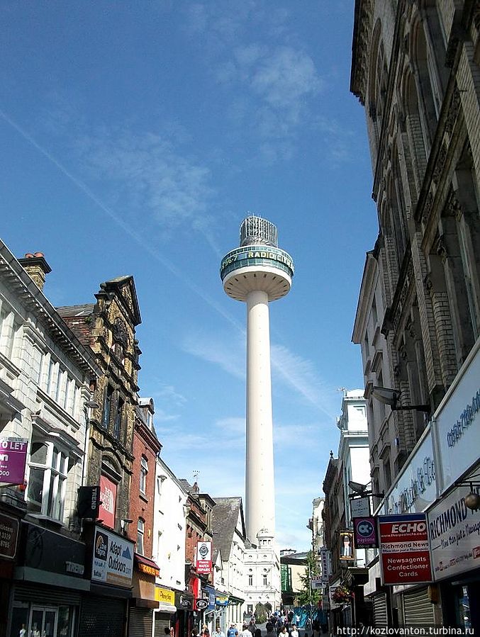 Вид на башню Radio City 96,7 FM с пешеходной улицы Paradise. Ливерпуль, Великобритания