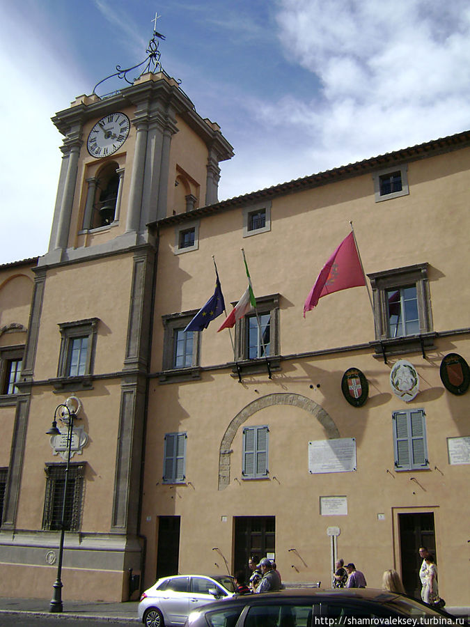 Тарквиния. Красивейшая площадь города Тарквиния, Италия Тарквиния. Красивейшая площадь города Тарквиния, Италия