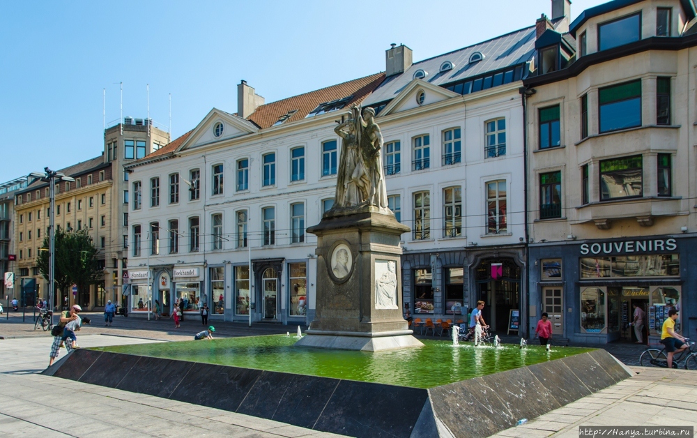 Памятник Яну Франсу Виллемсу в Генте. Фото из интернета Гент, Бельгия