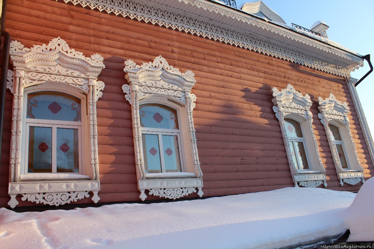 Мышкин зимой. Февральские праздники: третий выход на лёд. Мышкин, Россия