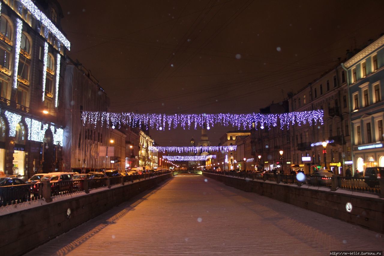 За пару дней затянуло канал Грибоедова, это уже сегодня так. Санкт-Петербург, Россия За пару дней затянуло канал Грибоедова, это уже сегодня так. Санкт-Петербург, Россия