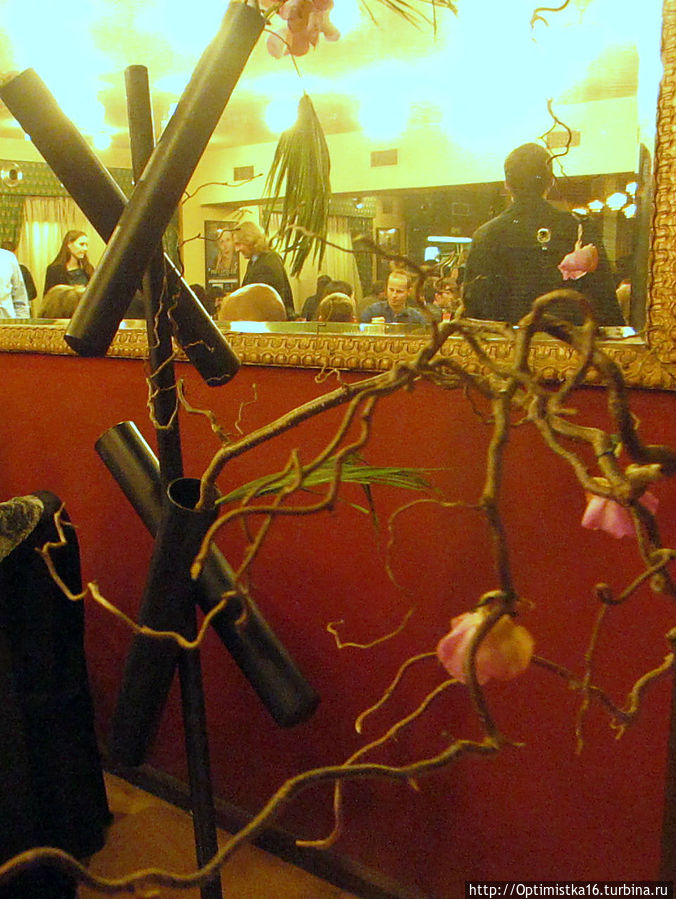 На концерте в знаменитой Люцерне Прага, Чехия На концерте в знаменитой Люцерне Прага, Чехия