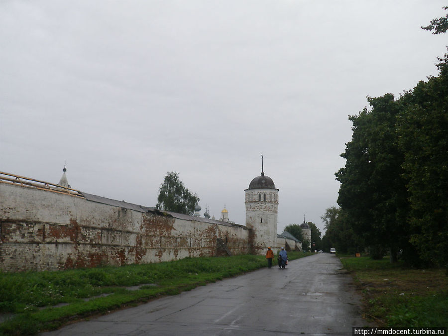 Ограда Покровского женского монастыря. Суздаль, Россия