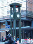 Первый в Европе светофор был приведен в действие в 1924 году на Потсдамерплатц в Берлине. Высота этого сооружения 8,5 метров. Сегодня на том же месте можно увидеть его копию,которая была создана в 1997 году.