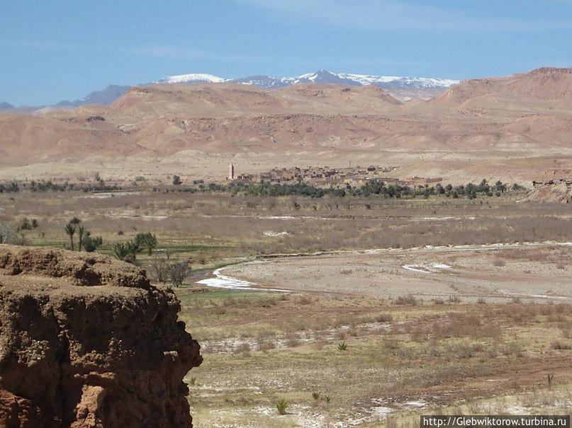 Дорога из Айт-Бен-Хадду в Варзазат Айт-Бен-Хадду, Марокко