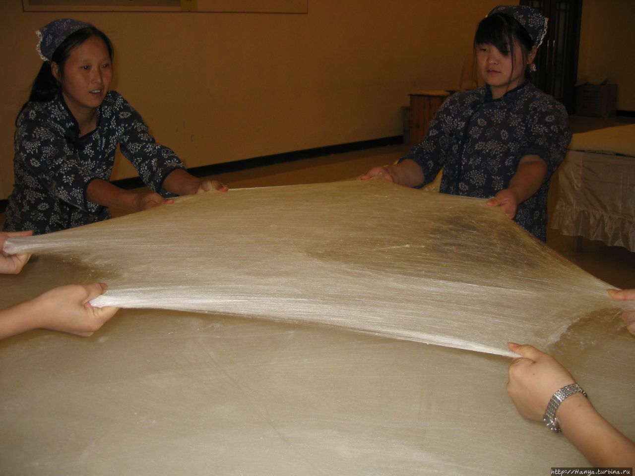 Шелковая фабрика. Изготовление шелкового одеяла Пекин, Китай