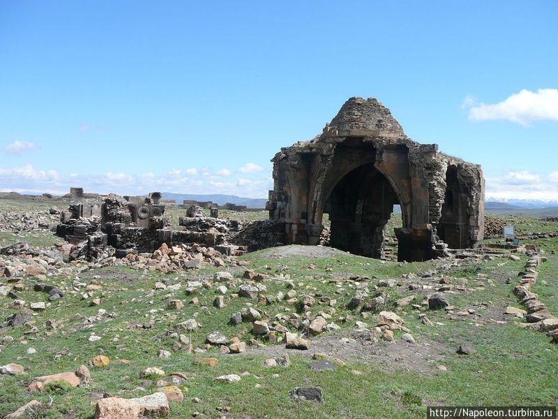 Руины церкви Святых Апостолов Ани, Турция