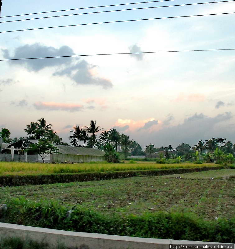 Китайское кладбище после заката Суракарта, Индонезия