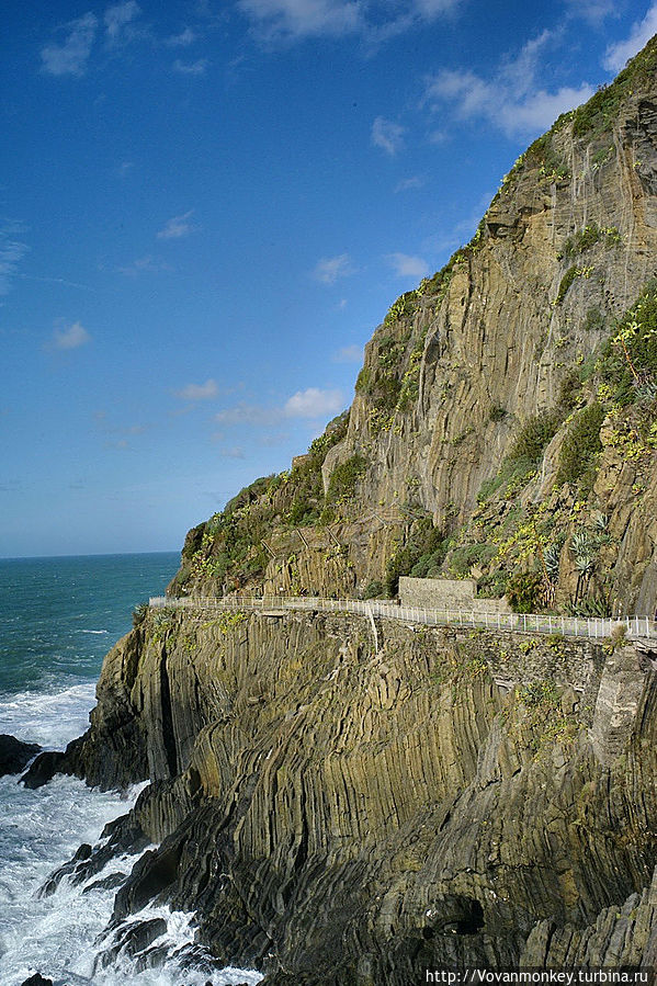 Чинкве Терре 1: Утро в Риомаджоре Риомаджоре, Италия Чинкве Терре 1: Утро в Риомаджоре Риомаджоре, Италия