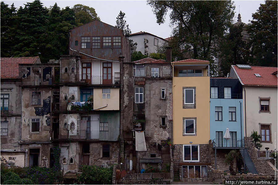 Старые и новые здания Порто, Поргугалия. (The Old and New buildings of Porto.) Порту, Португалия