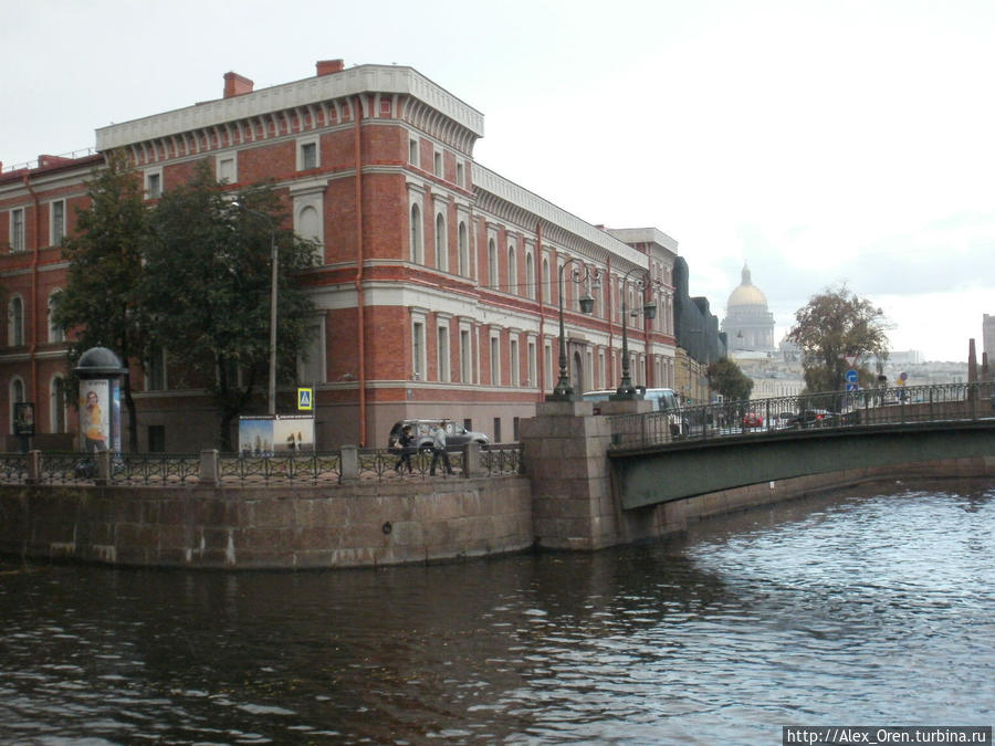 Поцелуев мост, новый Военно-Морской музей. Санкт-Петербург, Россия