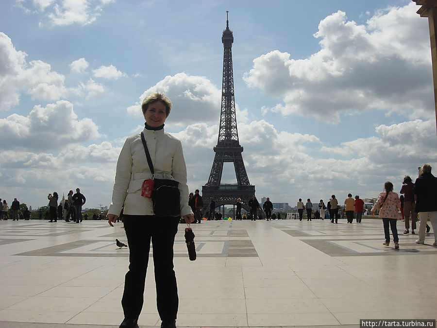 Эйфелева башня — символ Парижа, да и всей Франции. Париж, Франция