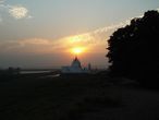 Пагода Shwe Modeptaw Pagoda на озере Таунтаман (Thaungthaman).