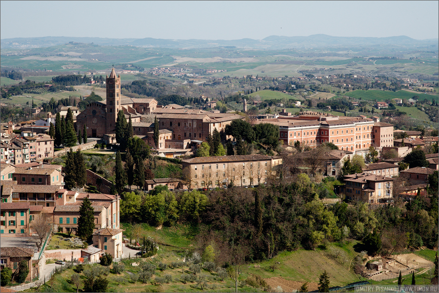 Башни в Сан-Джиминьяно мне оказалось мало и я снова повелся и полез на собор в Сиене, как обычно зря, по возвращению меня ждали Башни в Сан-Джиминьяно мне оказалось мало и я снова повелся и полез на собор в Сиене, как обычно зря, по возвращению меня ждали