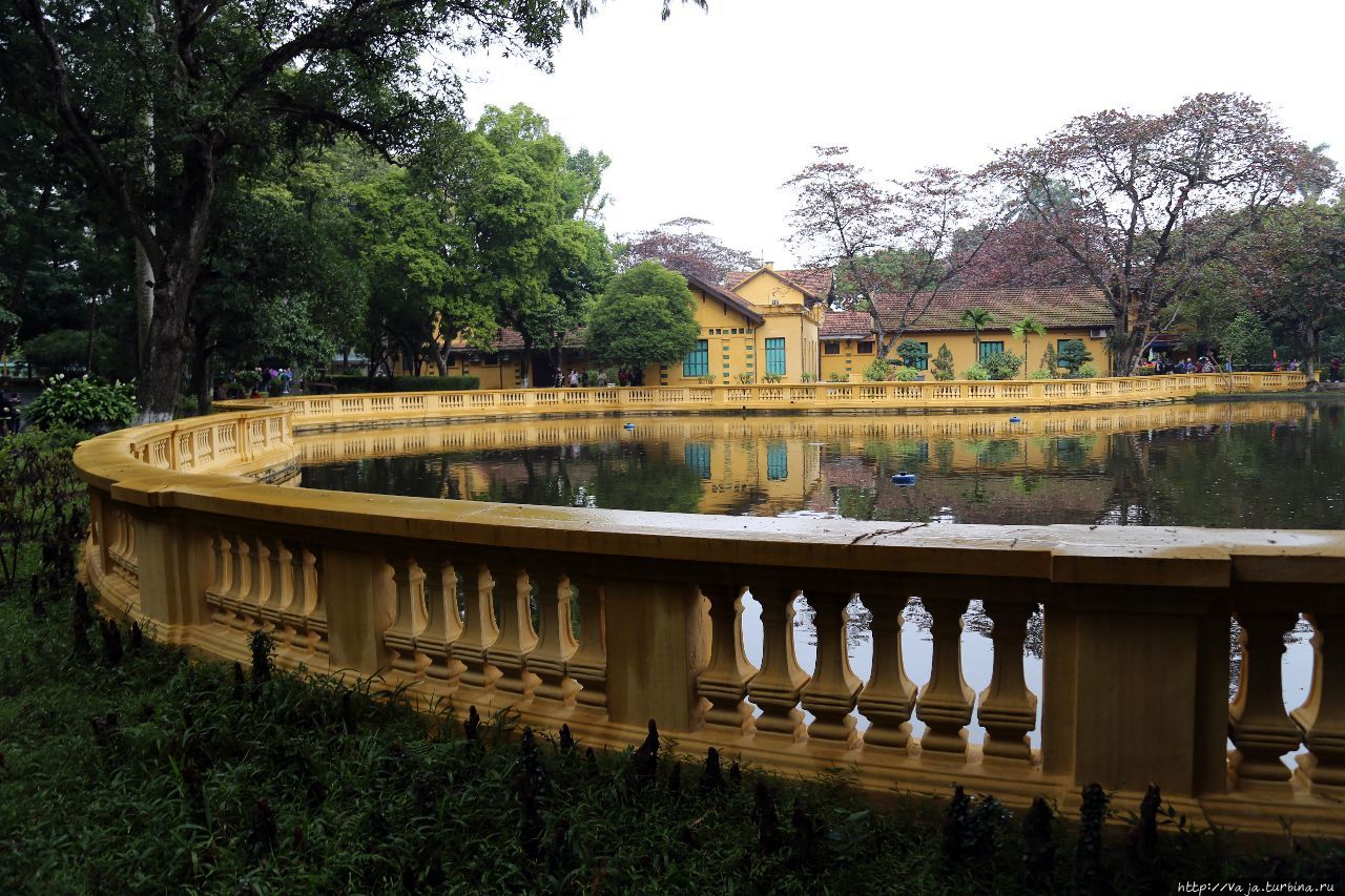Музейный комплекс  дядюшки Хо Ханой, Вьетнам