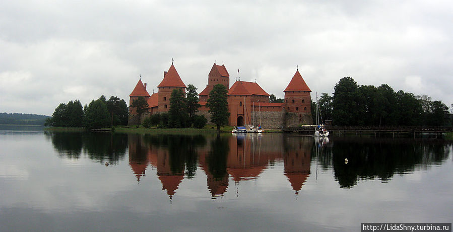 А вот и бывшая столица — здесь жили князья, их жены, дети... Вильнюс, Литва