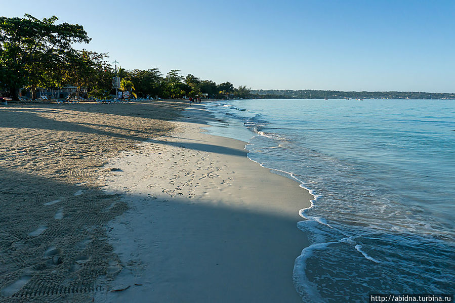 Утро на пляже Негрила Негрил, Ямайка