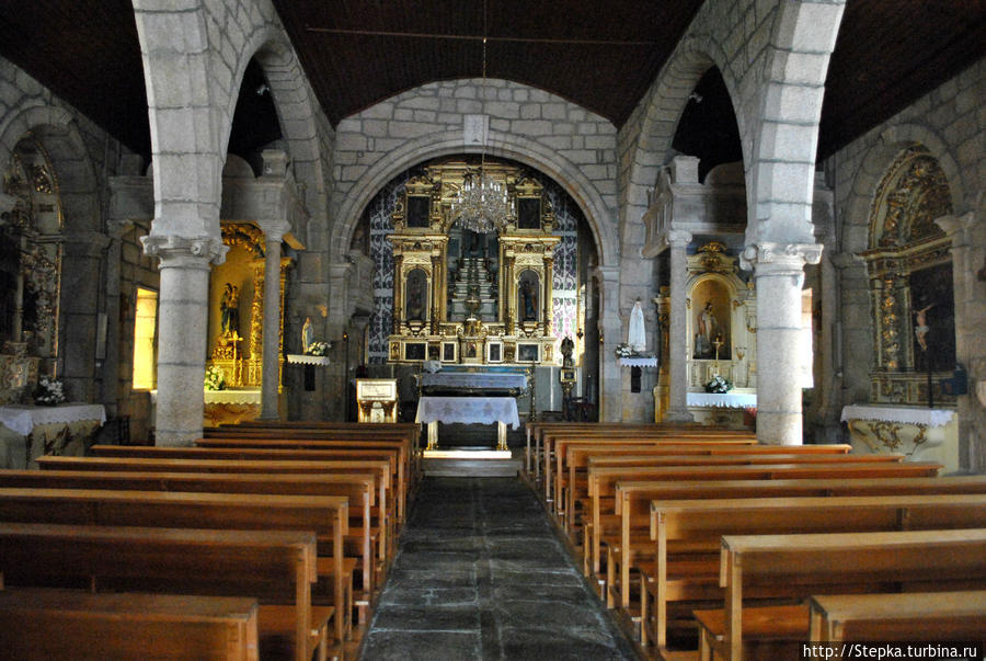 Внутри главной церкви Монсанту. Каштелу-Бранку, Португалия