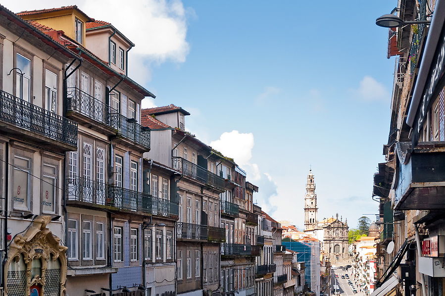 Впрочем, в Порту без особого труда можно найти красивые ракурсы не только на набережной. Холмы, как и в остальных местах Португалии, добавляют живописности. Порту, Португалия
