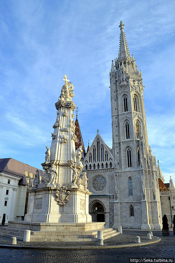 Церковь Матьяша: снаружи и внутри Будапешт, Венгрия Церковь Матьяша: снаружи и внутри Будапешт, Венгрия