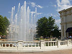 Плюющий фонтан в городе шоппинга — Шривпорте