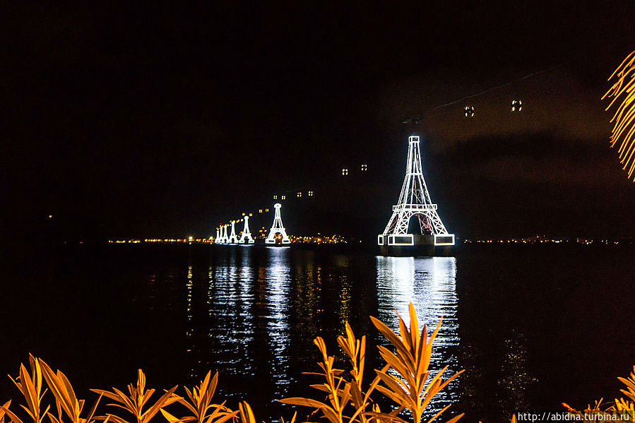Подсветка башен в стиле Эйфелевых Нячанг, Вьетнам