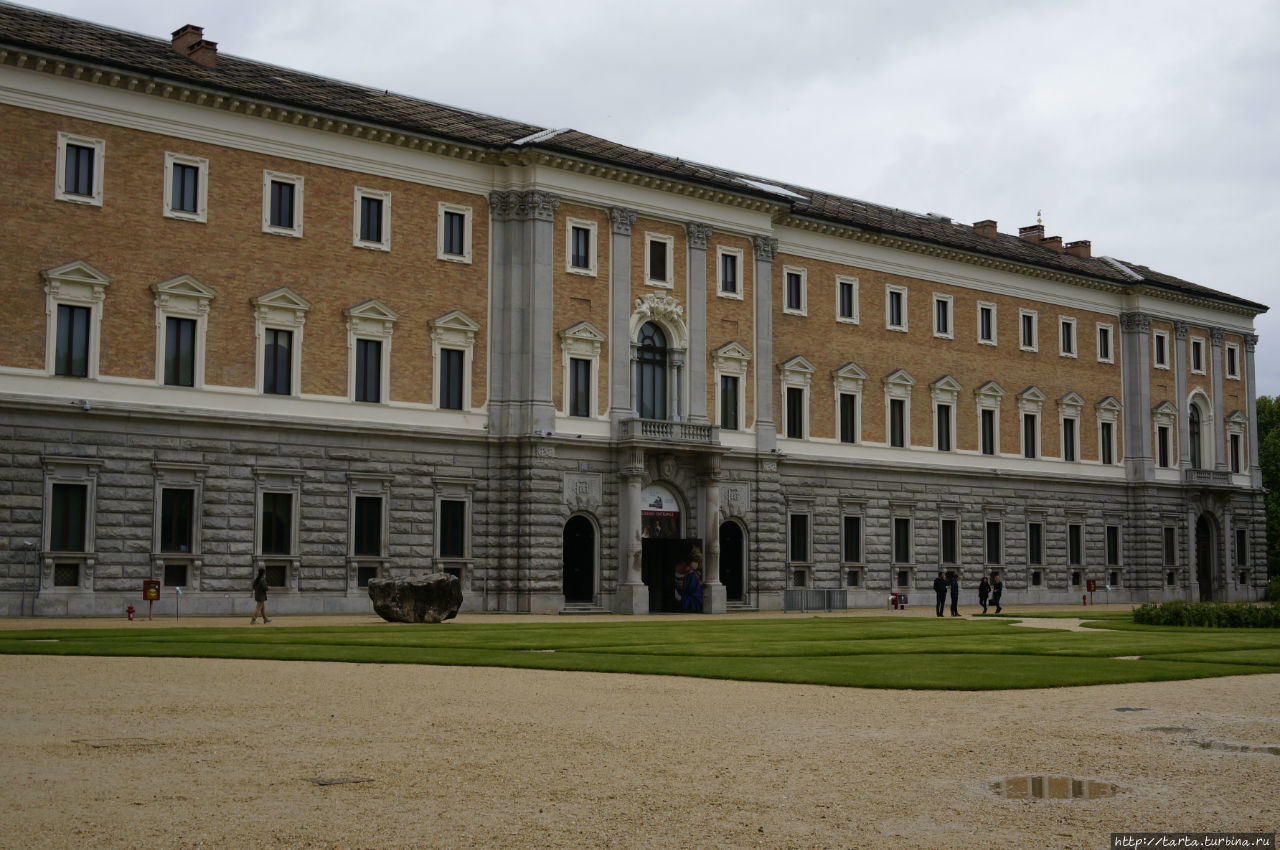 Дворец, с которым судьба обошлась благосклонно Турин, Италия