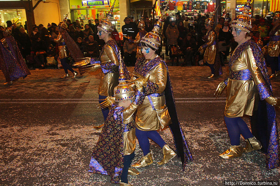 а вот и уже знакомые нам мини-будды в ступах-кокошниках а вот и уже знакомые нам мини-будды в ступах-кокошниках
