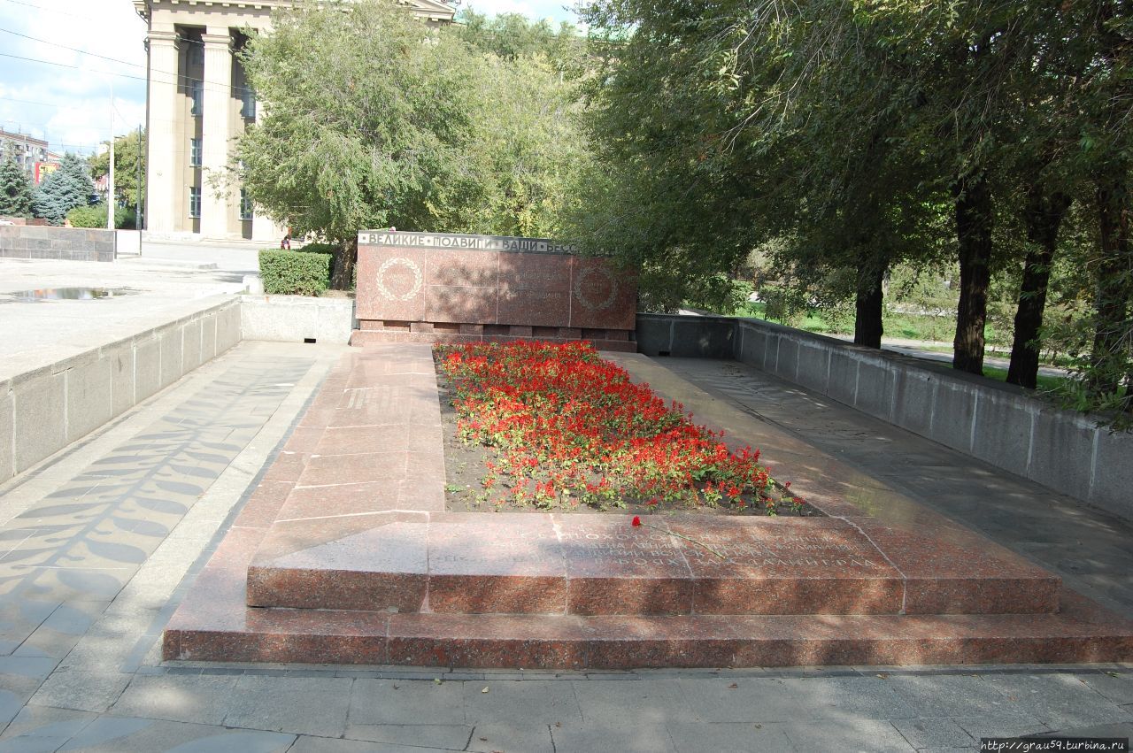 Мемориальная доска Ю.И. Менякину Саратов, Россия