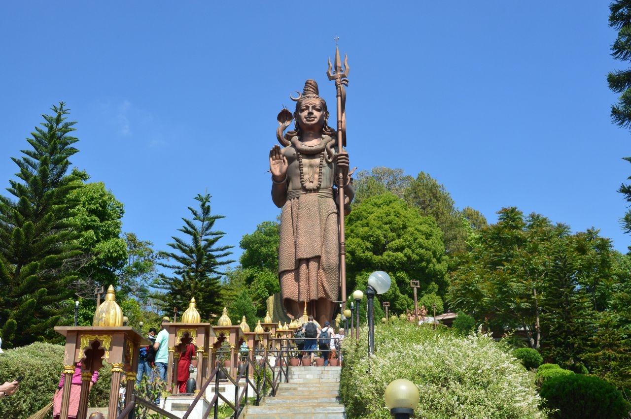 Статуя Шивы (бога-хозяина горы Кайлаш) Санга, Непал