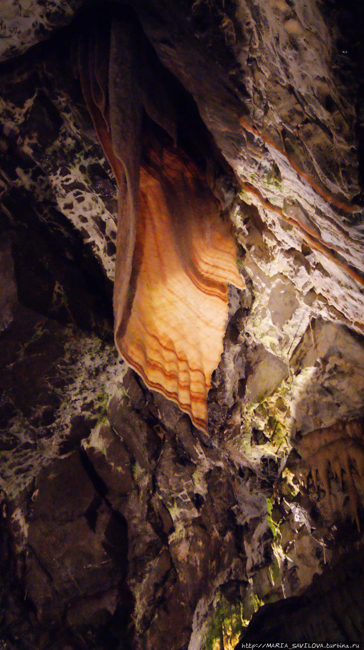 Пещеры и водопады и можно без хлеба Уэльс, Великобритания