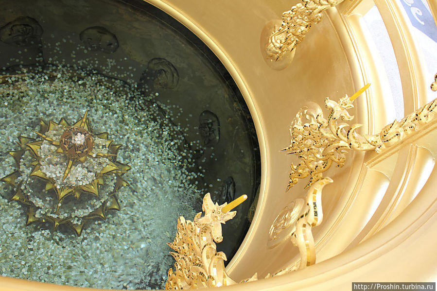 Чианграй, 5-й день, Ват Ронг Кун (Wat Rong Koon) Чианграй, Таиланд Чианграй, 5-й день, Ват Ронг Кун (Wat Rong Koon) Чианграй, Таиланд