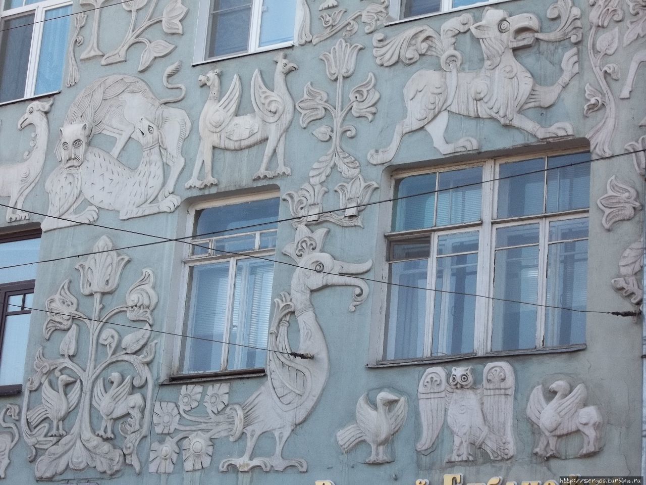Фасад украшен терракотовыми зверушками работы С.Вашкова Выборг, Россия