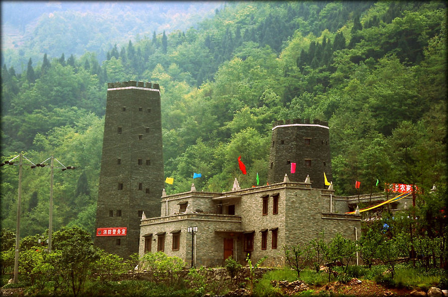Национальное цянское поселение 2000 лет спустя Провинция Сычуань, Китай