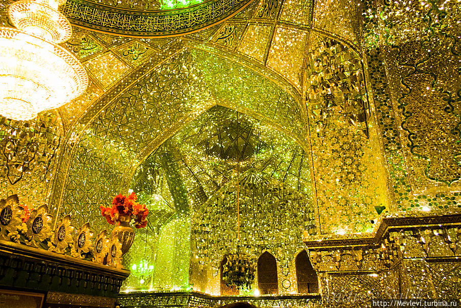 Зеркальная мечеть Imamzadeh-ye Ali Ebn-e Hamze Шираз, Иран