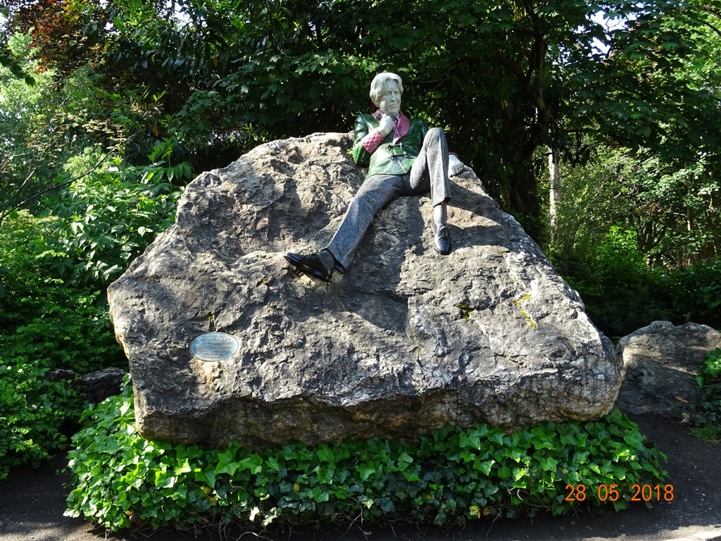 Памятник Оскару Уайльду Дублин, Ирландия