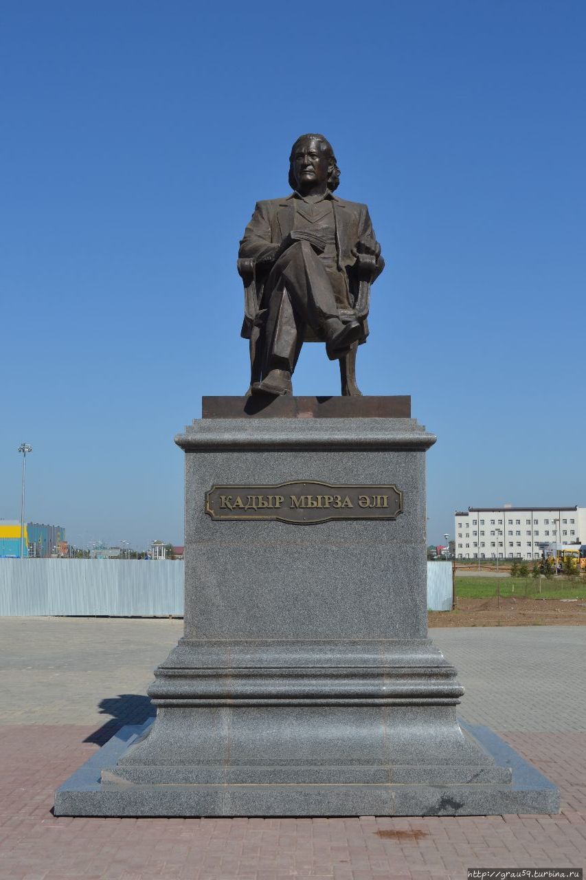 Памятник Кадыру Мырзалиеву Уральск, Казахстан