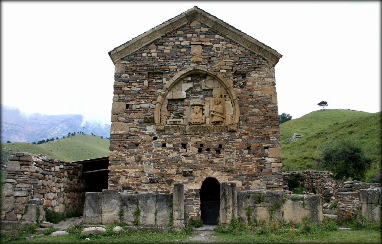 Один из древнейших христианских храмов России Тхаба-Ерды, Россия
