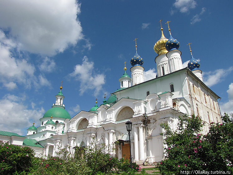 Прекрасный храмовый ансам