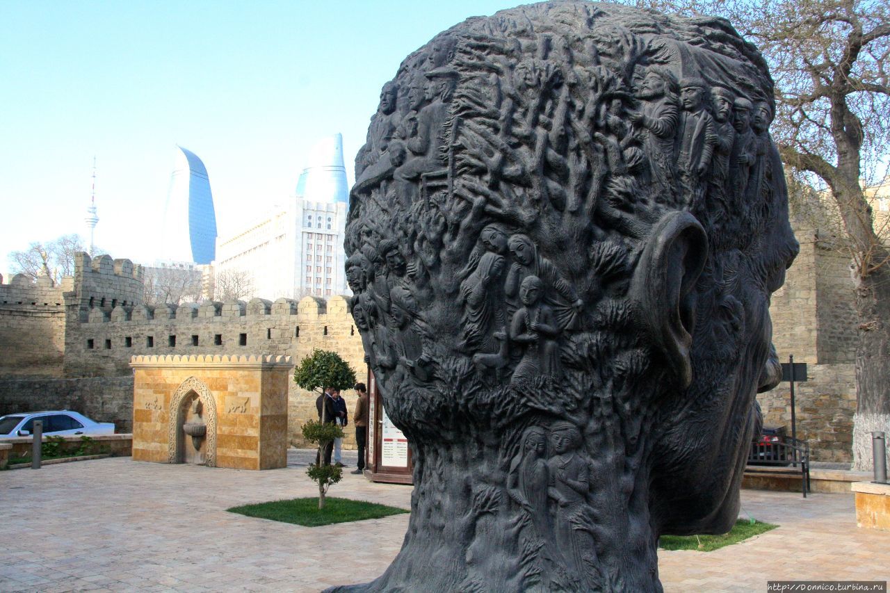 Памятник Алиаге Вахиду Баку, Азербайджан