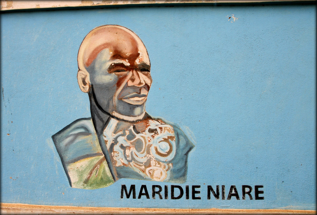 Рисунки из прошлого или вся история Мали на одной стене Бамако, Мали