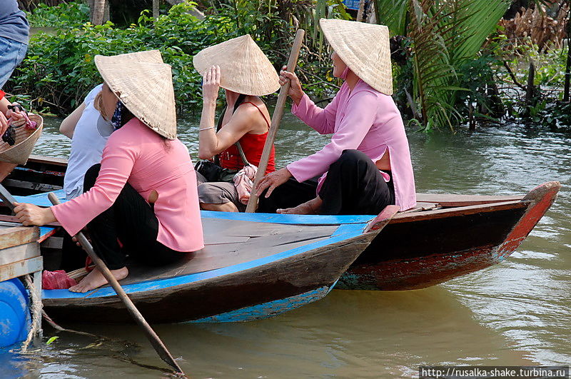 Три девицы под веслом Лонгсюен, Вьетнам